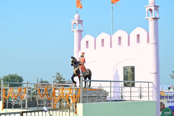 RAIPUR NEWS: CM Baghel unveiled the stone statue of Veer Shiromani Chhatrapati Shivaji Maharaj in Parasarai, said - his bravery and personality inspires people