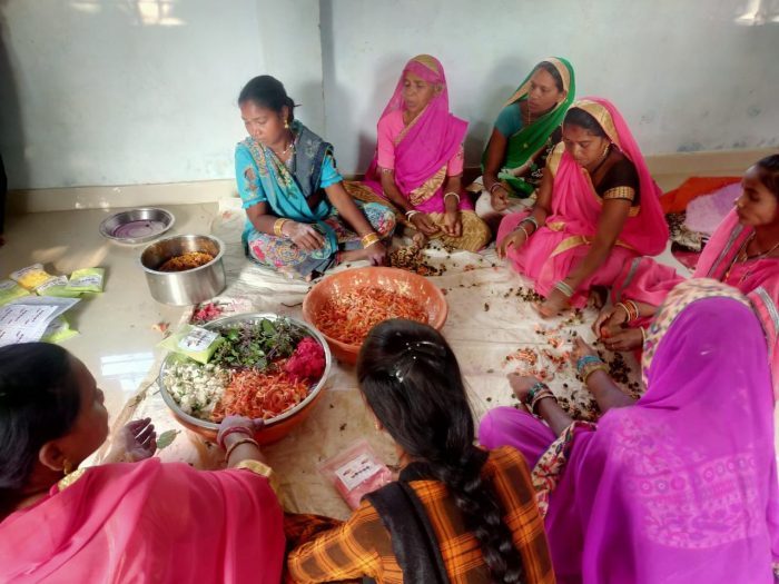 RAIPUR NEWS: This time also herbal gulal prepared by rural women will blow on Holi