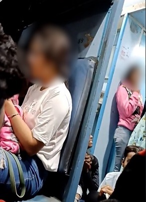 INTERESTING NEWS : ट्रेन में लड़कियों ने रातभर खींचा गांजा, रेलवे ने मांगी डिटेल, देखें वीडियो