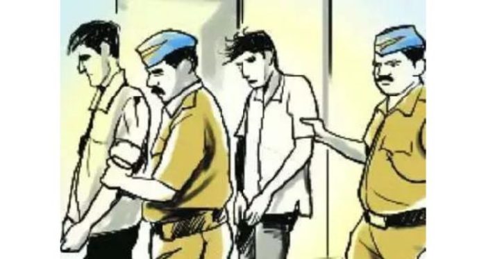 CG CRIME: Police arrested 2 accused with gold and silver worth 40 lakhs