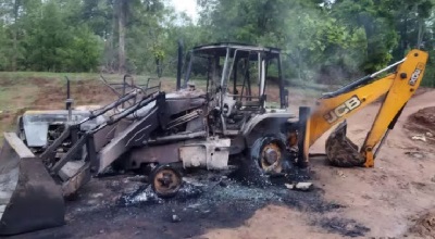 CG NEWS: Naxalites set fire to machines engaged in road construction work, snatched mobiles of working people....