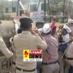 RAIPUR BREAKING: In protest against the arrest of Manish Sisodia, the Aam Aadmi Party gheraoed the BJP office, shouting slogans