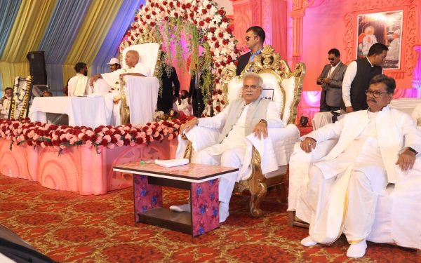 CG NEWS : अंतर्राष्ट्रीय कबीरपंथ संत महासम्मेलन में शामिल हुए विस अध्यक्ष महंत और सीएम बघेल, एकोत्तरी आरती में विराजमान होंगे 101 महंत साहेबान 