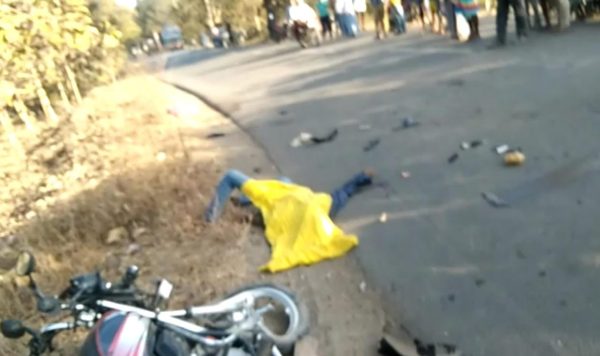 CG ACCIDENT BREAKING : अज्ञात वाहन की चपेट में आने से बाइक सवार दो युवकों की मौत 