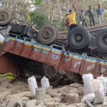  CG ACCIDENT BREAKING : अनियंत्रित होकर नाले में गिरी धान से भरी ट्रक, दो लोगों की मौत