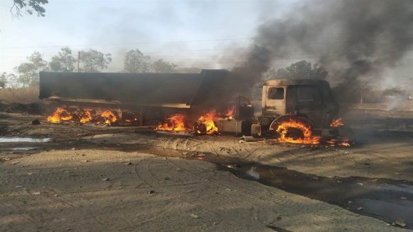 CG ACCIDENT NEWS : हाईटेंशन तार की चपेट में आने से धू-धूकर जला ट्रक, ड्राइवर की दर्दनाक मौत 