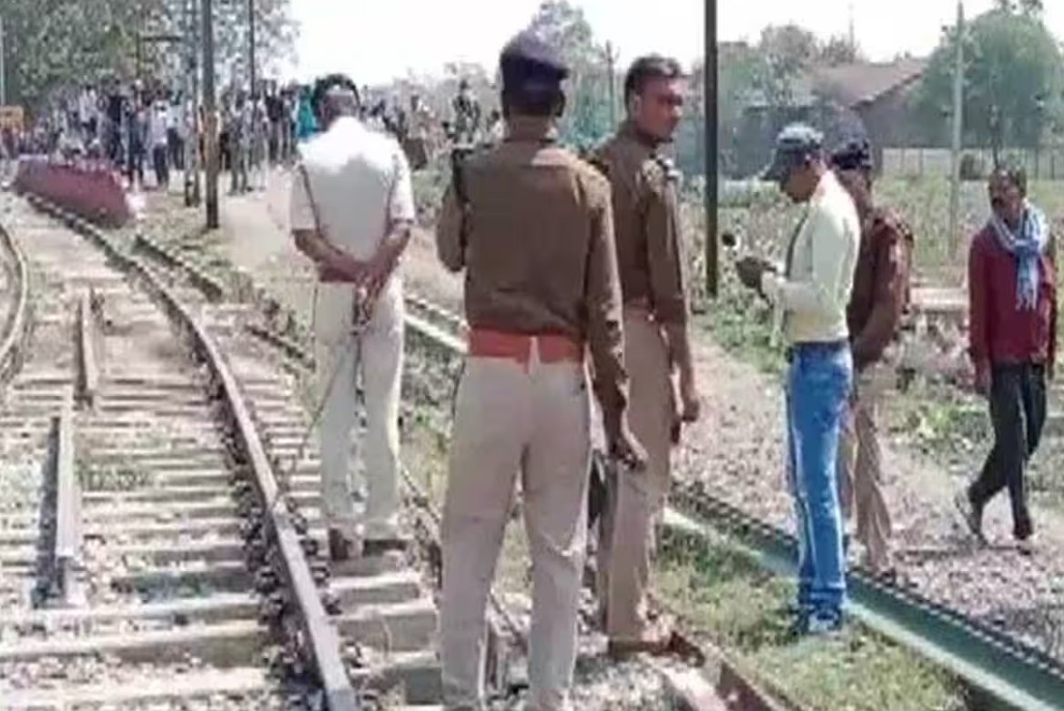 BIG NEWS : रेलवे ट्रेक के किनारे मिले 5 लोगों के शव, मचा हड़कंप, हत्या या आत्महत्या की जांच में जुटी पुलिस 
