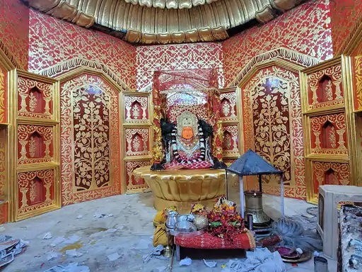 Chaitra Navratri 2023 : इस नवरात्रि पर और ज्यादा निखरेगा मां बम्लेश्वरी का दरबार, 3 किलो सोने से राजस्थान के कारीगरों ने गर्भगृह की दीवारों पर की अद्भुत कलाकारी