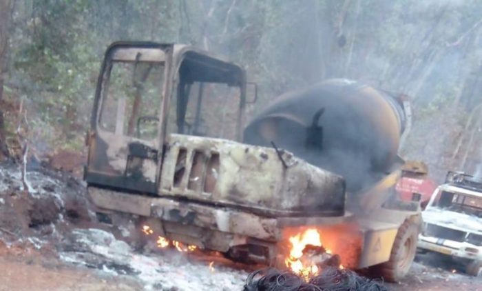 CG BREAKING : Naxalites created havoc, torched many vehicles, burnt tractor, pickup and mixer machines