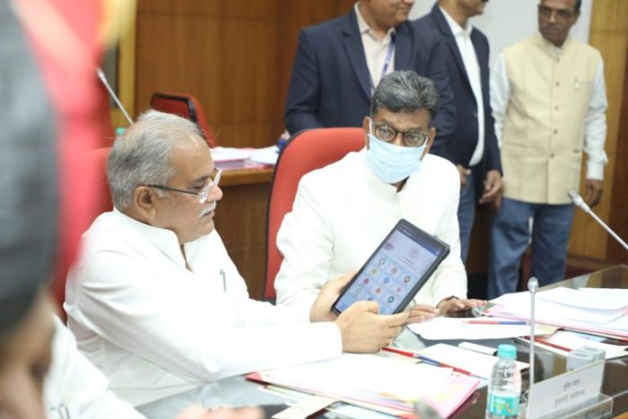 CG NEWS: CM Bhupesh and Speaker Charandas Mahant launched Chhattisgarh Vidhansabha Mobile APP, now you can see the budget with one click
