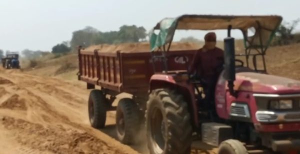 CG NEWS : डंगनिया घाट पर अवैध रेत खनन जारी, अधिकारी कर रहे खानापूर्ति, चोरों के बढ़ रहे हौसले