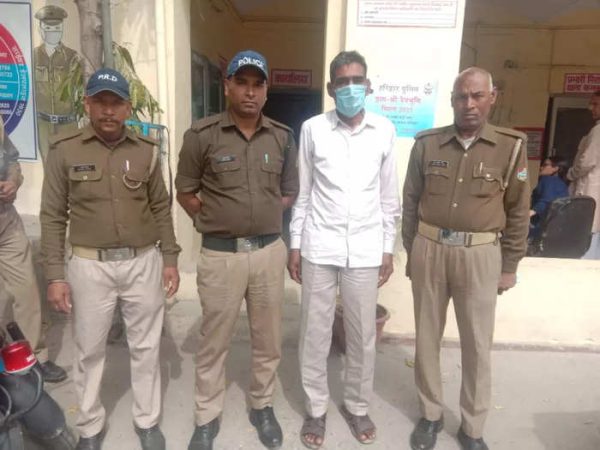 CRIME NEWS : इंसान बना हैवान ! कलयुगी बाप अपनी ही नाबालिक बेटी से 5 सालों तक बुझाता रहा हवस, गिरफ्तार 