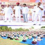 RAIPUR NEWS : On the 6th foundation day of Chhattisgarh Yoga Commission, 1500 people did mass yoga practice