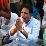 RAIPUR NEWS : सिविल लाइन थाने में गिड़गिड़ाते हुए FIR दर्ज करने की मांग करते रहे पूर्व मंत्री राजेश मूणत, देखें VIDEO  