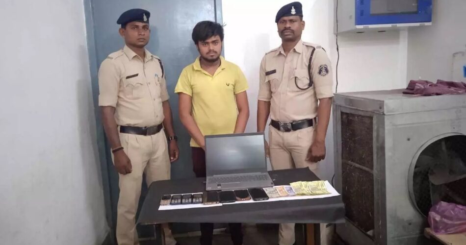 RAIPUR CRIME: Two accused arrested while operating online betting in KKR VS GT match, cash seized along with laptop