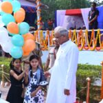 RAIPUR NEWS : एक बार फिर दिखा मुख्यमंत्री बघेल का बाल प्रेम, दर्शकों के बीच से बच्चों को बुलाकर उन्हें उड़ाने को दिया गुब्बारा