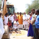 RAIPUR NEWS : विधायक जुनेजा, खादी ग्रामोद्योग बोर्ड अध्यक्ष राजेंद्र तिवारी और निगम पार्सदों ने 37लाख के सड़क डामरीकरण निर्माण कार्य का किया भूमिपूजन