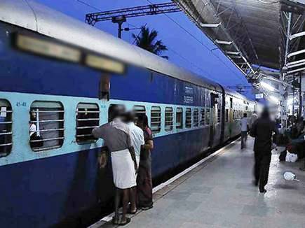BIG NEWS : कंज्‍यूमर कोर्ट का यात्रियों के हक में बड़ा फैसला, ट्रेन में चोरी हो जाए सामान तो रेलवे जिम्‍मेदार 