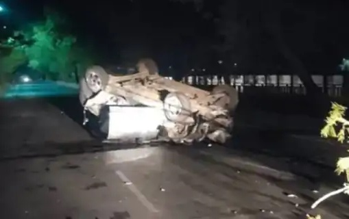 CG ACCIDENT: High speed car collided with divider, 2 died tragically, 4 seriously injured