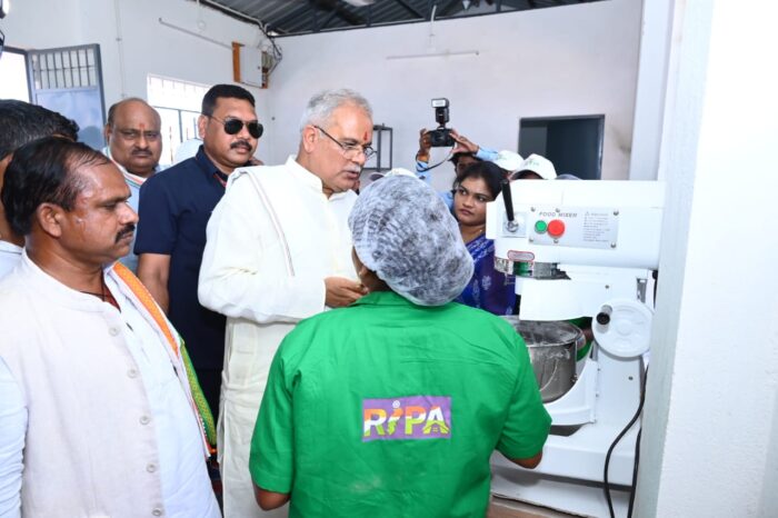 CG NEWS : CM Bhupesh observed the livelihood activities in Rural Industrial Park located in Beltukari of Janpad Panchayat Masturi