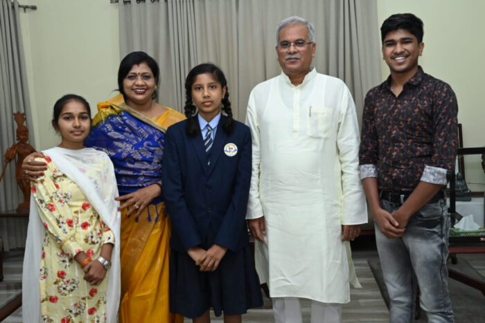 CG NEWS: Chhattisgarh's student created history: 12-year-old Nargis, studying in seventh, topped the tenth, sought permission from CM Baghel to take the exam