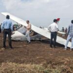 VIRAL NEWS : एयरक्राफ्ट में हुई तकनीकी खराबी, तो पायलट ने खेत में करा दी इमरजेंसी लैंडिंग, दो घायल 