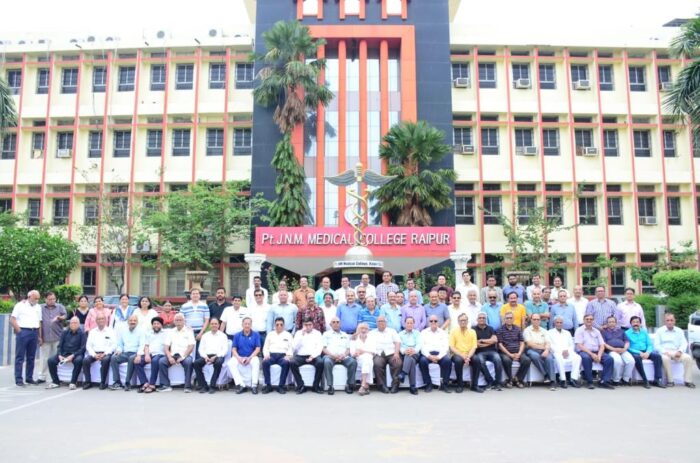 RAIPUR NEWS : The decision to celebrate the Diamond Jubilee in the medical college alumni meeting will be held on December 23 and 24.