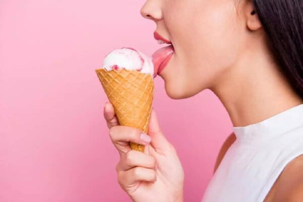Ice Cream And Water : आइसक्रीम खाते ही आखिर क्यों लग जाती है जोरों की प्यास ? जानिये कितने देर बाद पानी पीना सही 