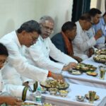 CG NEWS : मुख्यमंत्री बघेल ने किसान सुभाष के घर स्वादिष्ट छत्तीसगढी व्यंजन भोजन का लिया स्वाद, शिक्षा के प्रति रुचि देखकर सीएम ने बीएससी की छात्रा को गिफ्ट किया लैपटॉप
