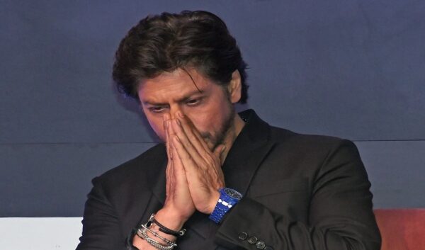 Shahruk Khan : शाहरुख खान ने पूरी की 60 साल की कैंसर पीड़ित फैन की अंतिम इच्छा, जानकर आप भी करने लगेंगे तारीफ