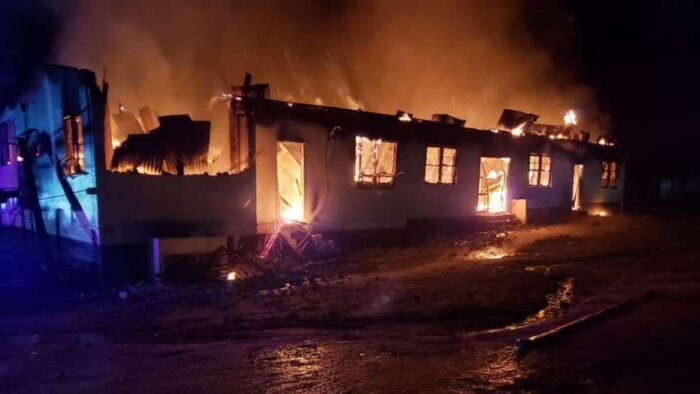 BIG BREAKING : Fierce fire in school hostel, 20 girl students burnt to death and many injured, there was hue and cry