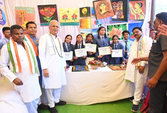 CG NEWS : मुख्यमंत्री बघेल ने प्रतिभावान विद्यार्थियों का किया सम्मान, समर कैंप में सीखी कला की बच्चों ने दी प्रस्तुति, CM ने की सराहना