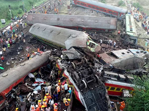 Odisha Train Tragedy : बालासोर ट्रेन हादसे के बाद मरम्मत के काम में जुटा रेलवे, मेंटेनेंस के चलते 36 ट्रेनें रद्द, देखें पूरी लिस्ट