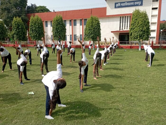 International yoga day : राजधानी के कृषि महाविद्यालय में मनाया गया 'अन्तर्राष्ट्रीय योग दिवस'