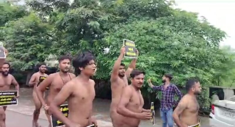 Raipur News : छग में अनुसूचित जाति जनजाति वर्ग के युवाओं का फूटा गुस्‍सा, ' निर्वस्त्र' होकर किये विरोध प्रदर्शन