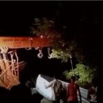 CG ACCIDENT NEWS : लोहे के खंभे से भरा टेलर वाहन दुर्घटनाग्रस्त, हादसे में दो लोगों की मौत, क्रेन की मदद से निकाला गया शव 