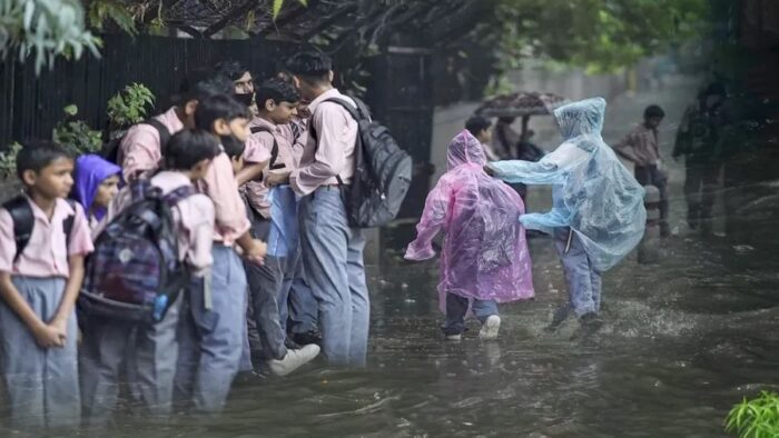 Heavy Rain : बारिश के चलते कल दिल्ली में बंद रहेंगे स्कूल, CM ने किया एलान 
