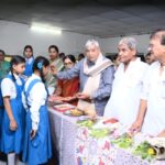 RAIPUR NEWS : लक्ष्मीनारायण कन्या उच्चतर माध्यमिक शाला में शाला प्रवेश उत्सव का आयोजन, नवप्रवेशित छात्राओं का तिलक लगाकर किया गया सम्मान