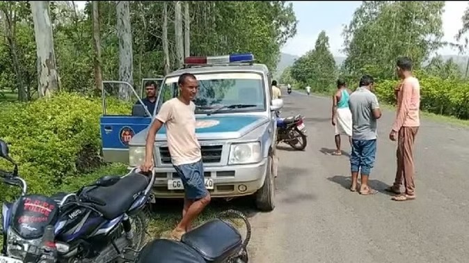 CG NEWS : विद्युत विभाग की लापरवाही से गई दो जान, करंट की चपेट में आने से एक ग्रामीण और बैल की मौत 