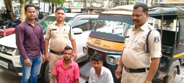 RAIPUR CRIME NEWS : चलती ऑटो में चोरी, चालक ने यात्री के पाकेट से निकाल लिए 17 हजार रूपये, दो आरोपी गिरफ्तार 