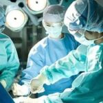 CG NEWS : गर्भवती महिला की सर्जरी करने के दौरान डॉक्टर को आया हार्टअटैक, हुई मौत 