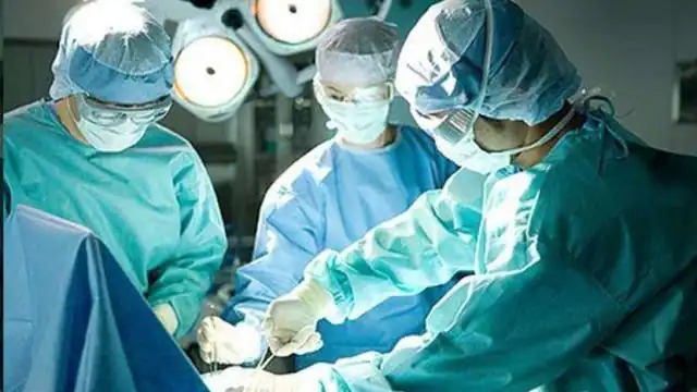 CG NEWS : गर्भवती महिला की सर्जरी करने के दौरान डॉक्टर को आया हार्टअटैक, हुई मौत 