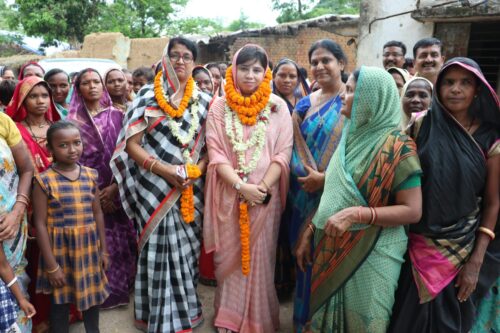 SAKTI NEWS : चौपाल लगाकर किसान एवं समाजों के प्रमुख तक पहुंच रही है बीजेपी कार्यकर्त्ता संयोगिता सिंह 