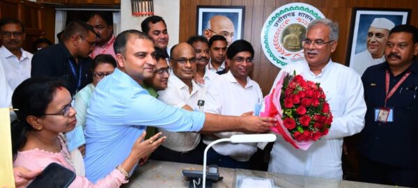  CG NEWS : डीए और एचआरए में वृद्धि के ऐतिहासिक फैसले से अधिकारियों और कर्मचारियों में खुशी की लहर, छत्तीसगढ़ जनसम्पर्क अधिकारी संघ ने मुख्यमंत्री बघेल का जताया आभार