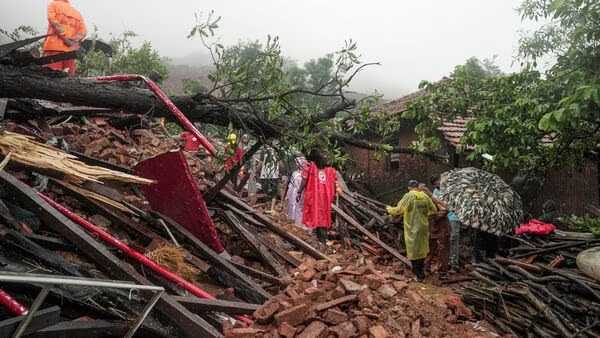 BIG NEWS : रायगढ़ में लैंडस्लाइड से 27 मौतें, 78 लोग लापता, भूस्खलन वाली जगह से आने लगी दुर्गंध, धारा 144 लागू