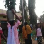 CG NEWS : छात्रावास में छात्राओं से लगवाया जा रहा झाड़ू पोछा और भरवाया जा रहा पानी, पालकों में नाराजगी