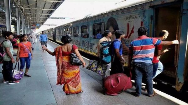 Railways New Rule : अब आपकी ट्रेन टिकट पर घर वाले भी कर सकते है सफर, ये है रेलवे के नए नियम