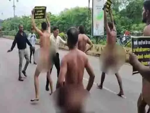 CG NEWS : नग्न प्रदर्शनकारियों के खिलाफ दर्ज है हत्या का प्रयास, मारपीट जैसे कई मामले, पुलिस ने किया गिरफ्तार 