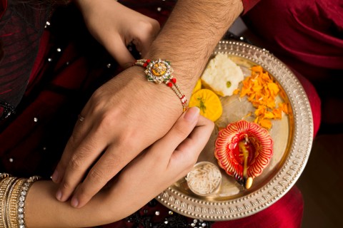 Raksha Bandhan 2023 : क्या रात में बांधी जा सकती है राखी ? जानिए 