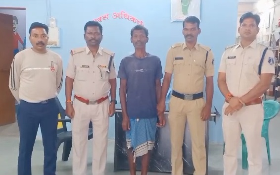 CG CRIME NEWS: Murder in land dispute: elder brother killed younger brother by hitting him with an axe, accused arrested